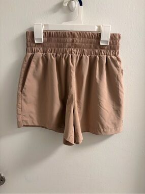 Xersion High Waisted Smocked Elastic Waist Athletic Shorts Taupe Beige Size S